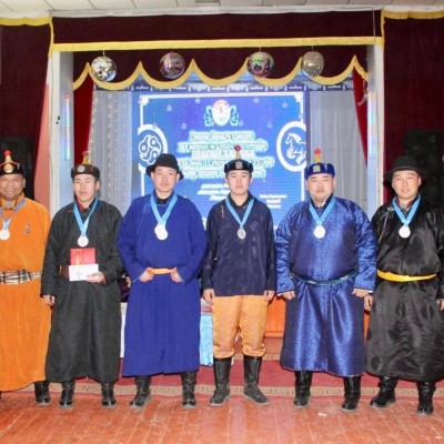 XVII ЖАРНЫ “СҮРЭЭР ДАРАГЧ” ХЭМЭЭХ ГАЛ МОРИН ЖИЛИЙН САР ШИНИЙН БАЯРТ ЗОРИУЛСАН ҮНДЭСНИЙ ШАГАЙН ХАРВААНЫ ТЭМЦЭЭНИЙГ ЦАГААНДЭЛГЭР СУМАНД ЗОХИОН БАЙГУУЛЛАА | HuduuMN