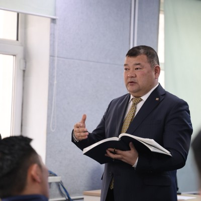 СУРГАЛТЫН ТӨВ, ДУГУЙЛАН СЕКЦИЙН БАГШ НАРТАЙ ХЭЛЭЛЦҮҮЛЭГ УУЛЗАЛТ ЗОХИОН БАЙГУУЛЛАА | HuduuMN