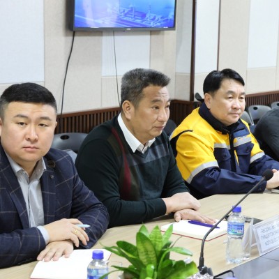 ГОВЬСҮМБЭР АЙМАГТ 660 МВт-ЫН ЦАХИЛГААН СТАНЦ БАЙГУУЛАХ ТӨСЛИЙН ХӨРӨНГӨ ОРУУЛАГЧТАЙ УУЛЗАЛТ ХИЙЛЭЭ.  | HuduuMN