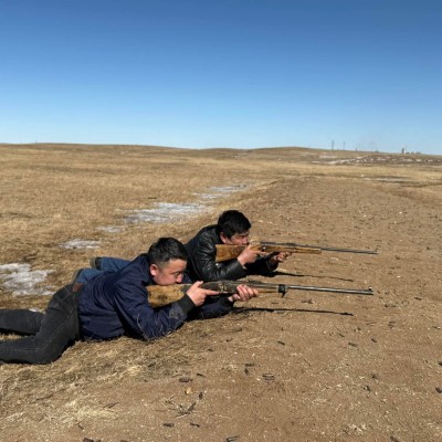 Монгол цэргийн өдөр" Зэвсэгт хүчний 105 жилийн ойн хүрээнд Цэргийн штабаас зохион байгуулсан сумдын орон нутгийн хамгаалалтын томилгоот бүрэлдэхүүний дунд зохион байгуулсан "Буудлагын тэмцээн"-д 11 сумын иргэд оролцсоноос  Нэгдүгээр байрт: Сүхбаатар сумын | HuduuMN