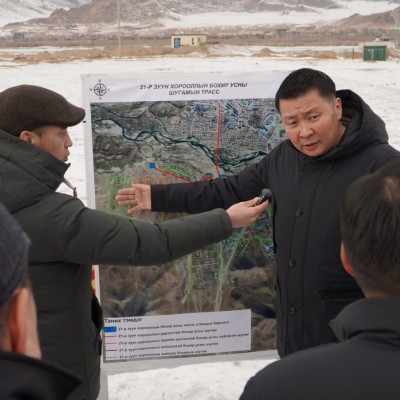 ХОТ БАЙГУУЛАЛТ, БАРИЛГА ОРОН СУУЦЖУУЛАЛТЫН САЙД Э.БАТ-АМГАЛАН УЛИАСТАЙ СУМЫН БОГДЫН ГОЛ ДАГУУ 2 КМ ҮЕРИЙН ДАЛАН БАРИУЛАХААР ШИЙДВЭРЛЭВ | HuduuMN