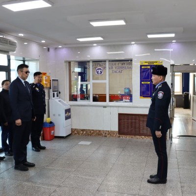 УИХ-ЫН ГИШҮҮН, ХУУЛЬ ЗҮЙ, ДОТООД ХЭРГИЙН САЙД Б.ЭНХБАЯР ЯАМНЫ ХАРЬЯА БАЙГУУЛЛАГУУДДАА ШИНЭ БАЙР БАРИУЛАХ АЖЛЫГ ИРЭХ ОНД, АВТОМАШИН, ТОНОГ ТӨХӨӨРӨМЖҮҮДИЙГ ГАЗАР ДЭЭР НЬ ШИЙДВЭРЛЭВ | HuduuMN