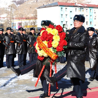 Монгол Улсад орчин цагийн Зэвсэгт хүчин үүсэн байгуулагдсаны 105 жилийн ой, Монгол цэргийн өдрийг тохиолдуулан Өрлөг жанжин, Маршал Г.Дэмидийн хөшөөнд цэцэг өргөж, хүндэтгэл үзүүллээ. | HuduuMN