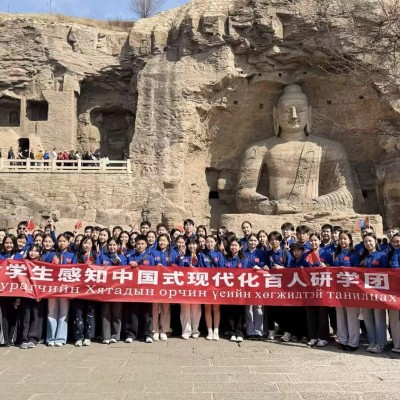 ГАДААД ХАМТЫН АЖИЛЛАГАА 🇲🇳🇨🇳 Сүхбаатар аймаг болон БНХАУ-аас Замын-Үүдэд суугаа Ерөнхий Консулын газрын хамтын ажиллагааны хүрээнд сурагчдын туршлага солилцох хөтөлбөрийг хоёр дахь жилдээ амжилттай зохион байгуулж байна. ✅. 2026 оны 04 дүгээр сарын 07 | HuduuMN