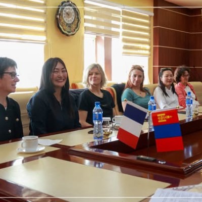 Франц улсын Аллиер мужийн AПAУ нийгэмлэгийн эмч, мэргэжилтнүүд 2026 оны 04 дүгээр сарын 07-17-ны өдрүүдэд Өвөрхангай аймагт ажиллана.   | HuduuMN