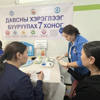"Давсны хэрэглээг бууруулах долоо хоног"-ийн хүрээнд Дархан-Уул аймгийн Нэгдсэн эмнэлгийн Поликлиник-1, Сэргээн засах эмчилгээний тасаг, Байгууламж менежментийн алба хамтран “Давсны хэрэглээг бууруулая” өдөрлөг зохион  байгууллаа. | HuduuMN