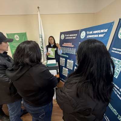 “Ёс зүй, хариуцлагыг дээшлүүлэх жил” болгон зарласантай холбогдуулан Газрын тухай хууль тогтоомжийг орон нутагт сурталчлах ажлын хүрээнд 2026 оны 04 дүгээр сарын 20-ны өдөр “СҮМБЭР” суманд нээлттэй хаалганы өдөрлөгийг зохион байгууллаа. | HuduuMN