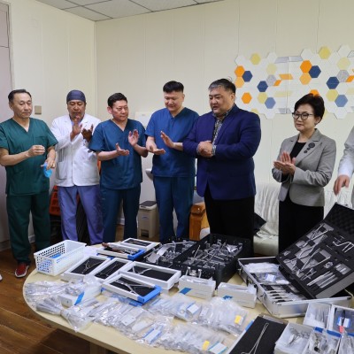 ОРОН НУТАГТ АНХ УДАА ДАРХАНЫ НЭГДСЭН ЭМНЭЛЭГ ТОМПСОНЫ ШАРХ ТЭЛЭГЧ БАГАЖТАЙ БОЛЛОО | HuduuMN