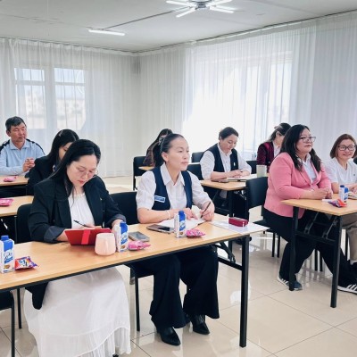  ОЛОН УЛСЫН ГЭР БҮЛИЙН ӨДРИЙГ ТОХИОЛДУУЛАН “АЗ ЖАРГАЛТАЙ ГЭР БҮЛ” СЭДВИЙН ХҮРЭЭНД ТУС ХЭЛТСИЙН АЛБАН ХААГЧДАД ЗОРИУЛСАН СУРГАЛТ, МЭДЭЭЛЛИЙН АРГА ХЭМЖЭЭГ ЗОХИОН БАЙГУУЛЛАА. | HuduuMN