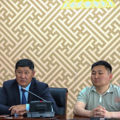 УВС АЙМГИЙН ОНЦГОЙ КОМИСС ХУРАЛДАЖ, НЭМЭЛТ АРГА ХЭМЖЭЭ АВЛАА.  Онцгой комисс хуралдаж, мал, амьтны гоц халдварт шүлхий өвчний SAT-1 хэвшлийн тархалтаас урьдчилан сэргийлэх чиглэлээр дараах шийдвэрүүдийг гаргалаа.   Хяналтын постуудын ариутгал, халдваргүйж | HuduuMN