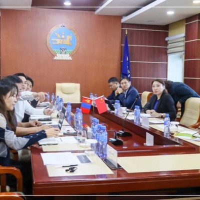 ХОНГ КОНГИЙН ХӨРӨНГӨ ОРУУЛАГЧ БАЙГУУЛЛАГЫН УДИРДЛАГУУДТАЙ УУЛЗАЛТ ХИЙЛЭЭ | HuduuMN