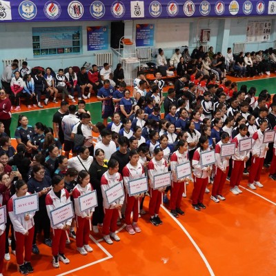 БАГШ НАРЫН БАЯРЫГ ТОХИОЛДУУЛАН СПОРТЫН ТАВАН ТӨРӨЛТ БАГА НААДМЫГ ЗОХИОН БАЙГУУЛЖ БАЙНА | HuduuMN