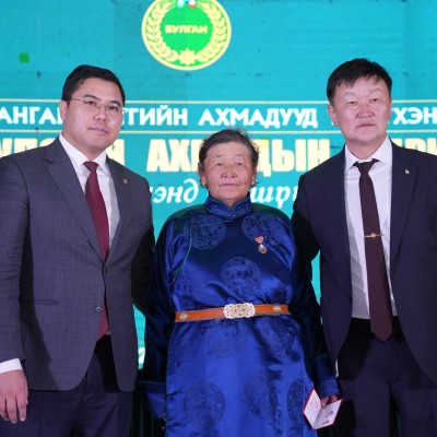 АХМАД БУУРЛУУДАА ХҮЛЭЭН АВЧ ХҮНДЭТГЭЛ ҮЗҮҮЛЛЭЭ | HuduuMN