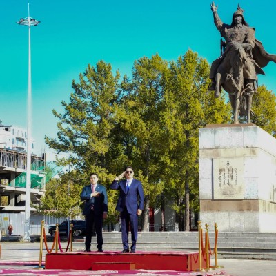 МОНГОЛ УЛСЫН ЕРӨНХИЙЛӨГЧ УХНААГИЙН ХҮРЭЛСҮХ БУЛГАН АЙМАГТ ХҮРЭЛЦЭН ИРЛЭЭ | HuduuMN