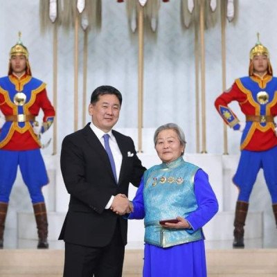 Монгол Улсын Гавьяат багш Г.Сонинд хүндэтгэл илэрхийллээ | HuduuMN