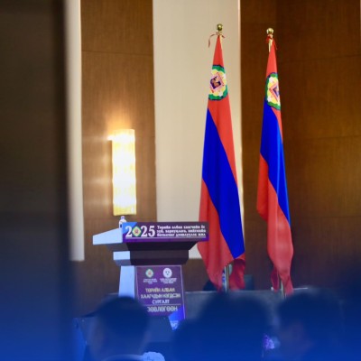 Сүхбаатар аймгийн Төрийн албан хаагчдын нэгдсэн зөвлөгөөн сургалт амжилттай зохион байгуулагдлаа. Зөвлөгөөний  төгсгөлд Төрийн албаны салбар зөвлөлөөс  Удирдлагын академийн  мэргэшүүлэх багц сургалтад хамрагдсан албан хаагч нарт сертификатыг гардуулж өглө | HuduuMN