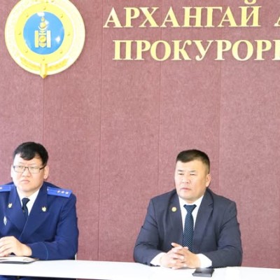 Аймгийн ИТХ-ын дарга бөгөөд Гэмт хэргээс урьдчилан сэргийлэх ажлыг зохицуулах салбар зөвлөлийн дарга П.Гомбодорж аймгийн Прокурорын газарт ажиллалаа. | HuduuMN