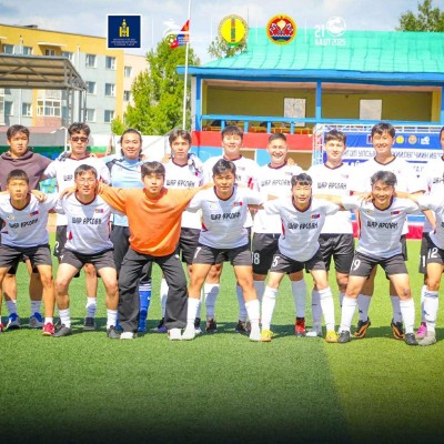 Монгол улсын Ерөнхийлөгчийн ивээл дор зохион байгуулагддаг 21 аймгийн аварга шалгаруулах Үндэсний цом хөлбөмбөгийн Тэмцээнд Говьсүмбэр аймгийн баг тамирчид 1-р шатанд өрсөлдөж Шагналт 4-р байранд шалгарлаа.  | HuduuMN