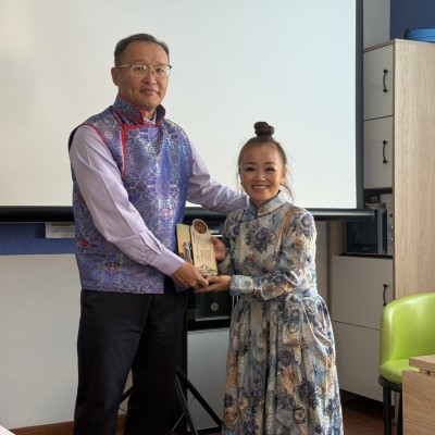 “ХӨГЖЛИЙН БЭРХШЭЭЛТЭЙ ИРГЭДИЙН ТАЛААРХ ОЙЛГОЛТ” БОЛОН  "СОЁЛЫН БИЕТ БУС ӨВ БАС УУР АМЬСГАЛЫН ӨӨРЧЛӨЛТ СЭДЭВТ СУРГАЛТУУДЫГ ЗОХИОН БАЙГУУЛЛАА. | HuduuMN