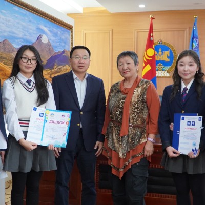 “РУССКИЙ ДОМ”-ЫН САЛБАР ЗАВХАН АЙМГИЙН ОРОС ХЭЛНИЙ НЭМЭЛТ БОЛОВСРОЛЫН ТӨВИЙН СУРАГЧДЫГ УРАМШУУЛЛАА | HuduuMN