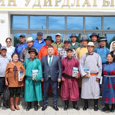 Улсын хамгаалалтад байх түүх, соёлын үл хөдлөх дурсгалыг гэрээгээр хамгаалж буй малчдад аймгийн Засаг даргын зүгээс 2 дахь жилдээ мөнгөн урамшуулал олголоо. | HuduuMN
