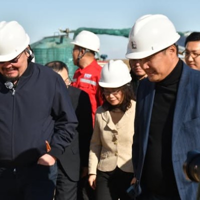 МОНГОЛ УЛСЫН ЕРӨНХИЙ САЙД Г.ЗАНДАНШАТАР ДОРНОГОВЬ АЙМГИЙН АЛТАНШИРЭЭ СУМЫН НУТАГ ДАХЬ ГАЗРЫН ТОС БОЛОВСРУУЛАХ ҮЙЛДВЭРТЭЙ ТАНИЛЦЛАА | HuduuMN