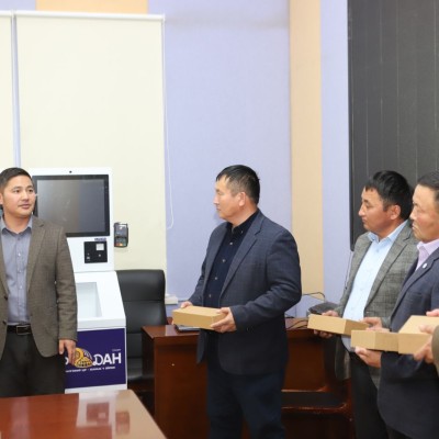 УВС АЙМГИЙН БАРУУНТУРУУН, ӨМНӨГОВЬ, НАРАНБУЛАГ, ТАРИАЛАН , ЦАГААНХАЙРХАН СУМДАД ТӨРИЙН ЦАХИМ ҮЙЛЧИЛГЭЭНИЙ КИОСК МАШИН ГАРДУУЛЛАА.  Цахим хөгжил, инновац, харилцаа холбооны яам болон Төрийн цахим үйлчилгээний зохицуулалтын газар нь төр, хувийн хэвшлийн түн | HuduuMN