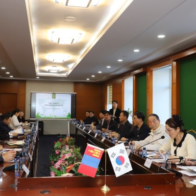 БНСУ-ЫН БОРЁН ХОТЫН ЗАХИРАГЧ КИМ ДОН ИЛ ТЭРГҮҮТЭЙ ТӨЛӨӨЛӨГЧИД ТӨВ АЙМАГТ ЗОЧИЛЛОО | HuduuMN