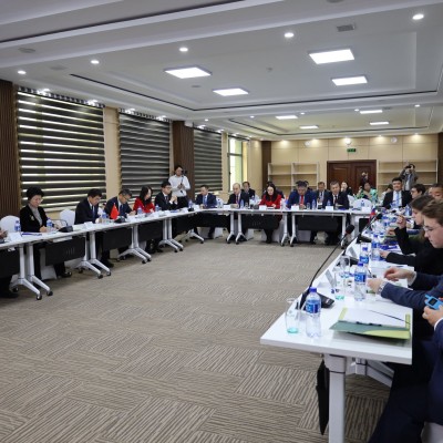 МОНГОЛ, ХЯТАД, ОРОС УЛСЫН АЯЛАЛ ЖУУЛЧЛАЛЫН САЙД НАРЫН ЕСДҮГЭЭР ХУРАЛДААН ЭХЭЛЛЭЭ | HuduuMN