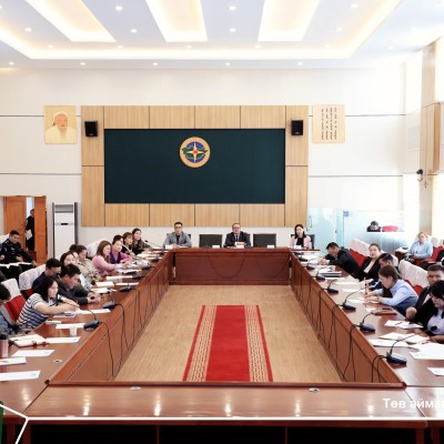 Хүний эрхийн Үндэсний комиссоос  Үндэсний статистикийн хороотой хамтран хийж буй Хүний эрхийн үндэсний индекс боловсруулах, Хүний эрхийн үндэсний индексийн үзүүлэлтийг хэлэлцүүлэх уулзалтыг хэлтэс, агентлаг байгууллагын дарга, төрийн албан хаагчдыг хамруу | HuduuMN