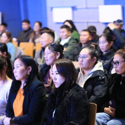 Аймгийн ИТХ-ын дарга Д.Хосбаяр, Бүс, орон нутгийн хөрөнгө оруулалт, бодлого, төлөвлөлтийн хэлтсийн дарга Г. Мөнхзаяа нарын ажлын хэсэг Онгон сумын иргэд, хөдөлмөрчидтэй уулзалт хийж байна 📌Ажлын хэсэг уулзалтын үеэр Баруун-Уртад хэрэгжсэн ажил, арга хэмж | HuduuMN