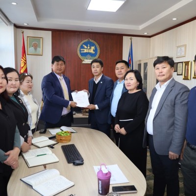 АЙМГИЙН ТӨСВИЙН ЕРӨНХИЙЛӨН ЗАХИРАГЧИЙН 2026 ОНЫ ТӨСВИЙН ТӨСЛИЙГ ХУУЛИЙН ХУГАЦААНДАА ХҮРГҮҮЛЛЭЭ | HuduuMN