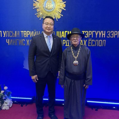 Их Эзэн Чингис хааны мэндэлсний 863 жилийн ой, “Монгол бахархлын өдөр”-ийг тохиолдуулан монгол түмэндээ баярын мэнд хүргэе. | HuduuMN