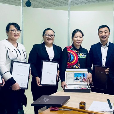 ТӨРИЙН АРХИВЫН ХЭЛТЭС САН ХӨМРӨГТӨӨ ТУСГАЙ ТӨРЛИЙН ЦУГЛУУЛГА БАРИМТ ХҮЛЭЭН АВЧ БАЙНА | HuduuMN