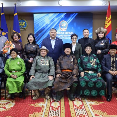 ТӨРИЙН ДЭЭД ОДОН МЕДАЛИАР ШАГНАГДЛАА | HuduuMN