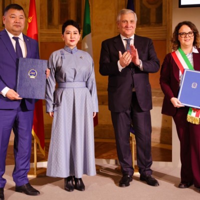 МОНГОЛ УЛСЫН ЕРӨНХИЙЛӨГЧИЙН ИТАЛИ УЛСАД ХИЙЖ БУЙ ТӨРИЙН АЙЛЧЛАЛД АЙМГИЙН ЗАСАГ ДАРГА ОРОЛЦОЖ БАЙНА | HuduuMN