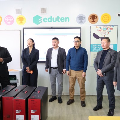 ЕБ-ЫН 1-Р СУРГУУЛЬД ОРЧИН ҮЕИЙН ӨНДӨР ҮЗҮҮЛЭЛТ БҮХИЙ 20 ШИРХЭГ КОМПЬЮТЕРЫГ ХҮЛЭЭЛГЭН ӨГЛӨӨ | HuduuMN