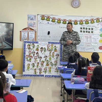 БАГА АНГИЙН СУРАГЧДАД УГААРЫН ХИЙ БОЛОН ГАЛЫН АЮУЛЫН ТАЛААРХ СУРГАЛТ БОЛЛОО Зорилтот бүлэг болон сургууль, цэцэрлэгийн хүүхдүүдийн угаарын хийн хордлого, галын аюулгүй байдлын талаарх мэдлэг, ойлголтыг нэмэгдүүлэх ажлын хүрээнд Ерөнхий боловсролын “Хүмүүн | HuduuMN