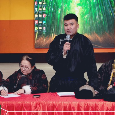 Аймгийн Засаг дарга Л.Төмөрчөдөр сум орон нутгийн өвөлжилттэй танилцаж, суманд ажиллаж амьдарч байгаа иргэд малчидтай уулзаж тэдний саналыг нь сонсох, гарсан санал асуудлыг эрэмбэлж шийдвэрлэх зорилгоор аймгийнхаа сумдаар тойрч ажиллаж байгаа билээ. | HuduuMN