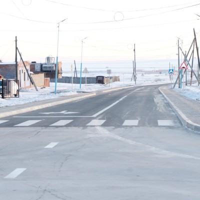 Аймгийн Засаг даргаар ахлуулсан ажлын хэсэг Баяндэлгэр суманд ажиллаж сум хүртэлх болон сумын төвийн хатуу хучилттай авто замын нээлтийн үйл ажиллагаанд оролцож, иргэд малчидтай уулзалт хийлээ. | HuduuMN