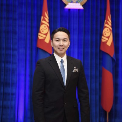 Архангай аймгийн 1-р сургуулийн төгсөгч Н.Лхагвабаяр Социал демократ Монголын Оюутны холбооны Ерөнхийлөгчөөр сонгогдлоо  | HuduuMN