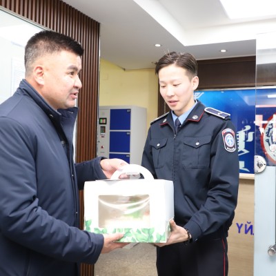 АЛБАН ХААГЧДАД АЙМГИЙН ЗАСАГ ДАРГЫН МЭНДЧИЛГЭЭ, БАЯРЫН БЭЛГИЙГ ГАРДУУЛЛАА | HuduuMN