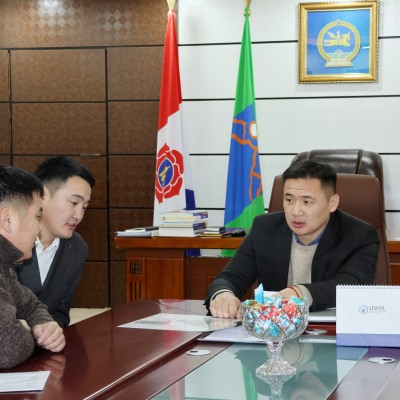 ГОВЬСҮМБЭР АЙМГИЙН СҮМБЭР СУМАНД ҮЙЛЧИЛГЭЭТЭЙ 100 АЙЛЫН ОРОН СУУЦ БАРИХ АЖИЛ ГҮЙЦЭТГЭХ ГЭРЭЭНД ГАРЫН ҮСЭГ ЗУРЛАА. | HuduuMN