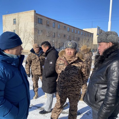 Монгол Улсын Их Хурлын гишүүн, Монгол Улсын Их Хурлын Төсвийн байнгын хорооны дарга Нанзадын Наранбаатар, Монгол Улсын Их хурлын гишүүн Болдын Уянга нар Баянтал суманд ажиллаж, тулгамдаж буй асуудал санал хүсэлтийг сонсож ажиллалаа | HuduuMN