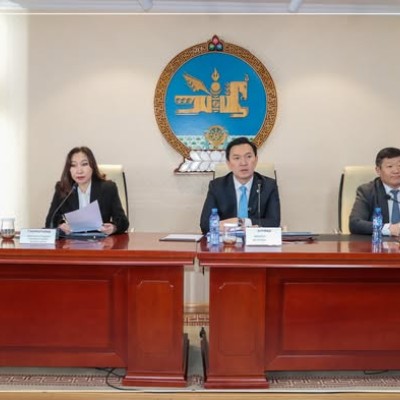 УИХ-ЫН ДАРГА Н.УЧРАЛ АЙМГИЙН ТӨРИЙН БАЙГУУЛЛАГЫН УДИРДЛАГУУДТАЙ УУЛЗАЛТ ХИЙЛЭЭ | HuduuMN