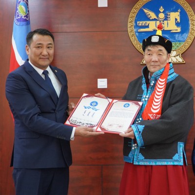 АЙМГИЙН АЛДАРТ УЯАЧ ЦОЛ ОЛГОВ | HuduuMN