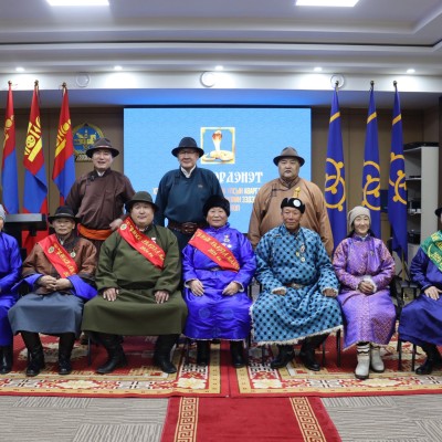 ДАРХАН-УУЛ АЙМГААС ТОДОРСОН УЛСЫН АВАРГУУДАД ШАГНАЛ ГАРДУУЛЛАА | HuduuMN