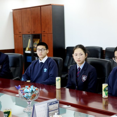 IELTS БОЛОН SAT ШАЛГАЛТАД ӨНДӨР ОНОО АВСАН СУРАГЧДЫГ ХҮЛЭЭН АВЧ УУЛЗЛАА | HuduuMN