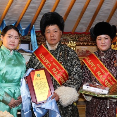 ШИВЭЭГОВЬ СУМЫН БЭХТ БАГИЙН МАЛЧИН Н.ГАНЗОРИГИЙН ӨРХ ГЭР БҮЛ АЙМГИЙН АВАРГА МАЛЧИН БОЛЛОО.  | HuduuMN