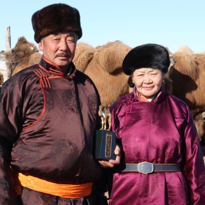 СҮМБЭР СУМЫН МАЛХ БАГИЙН МАЛЧИН Ц.ЕРӨӨЛТ АЛТАН БОТГОНЫ ЭЗЭН БОЛЛОО. | HuduuMN